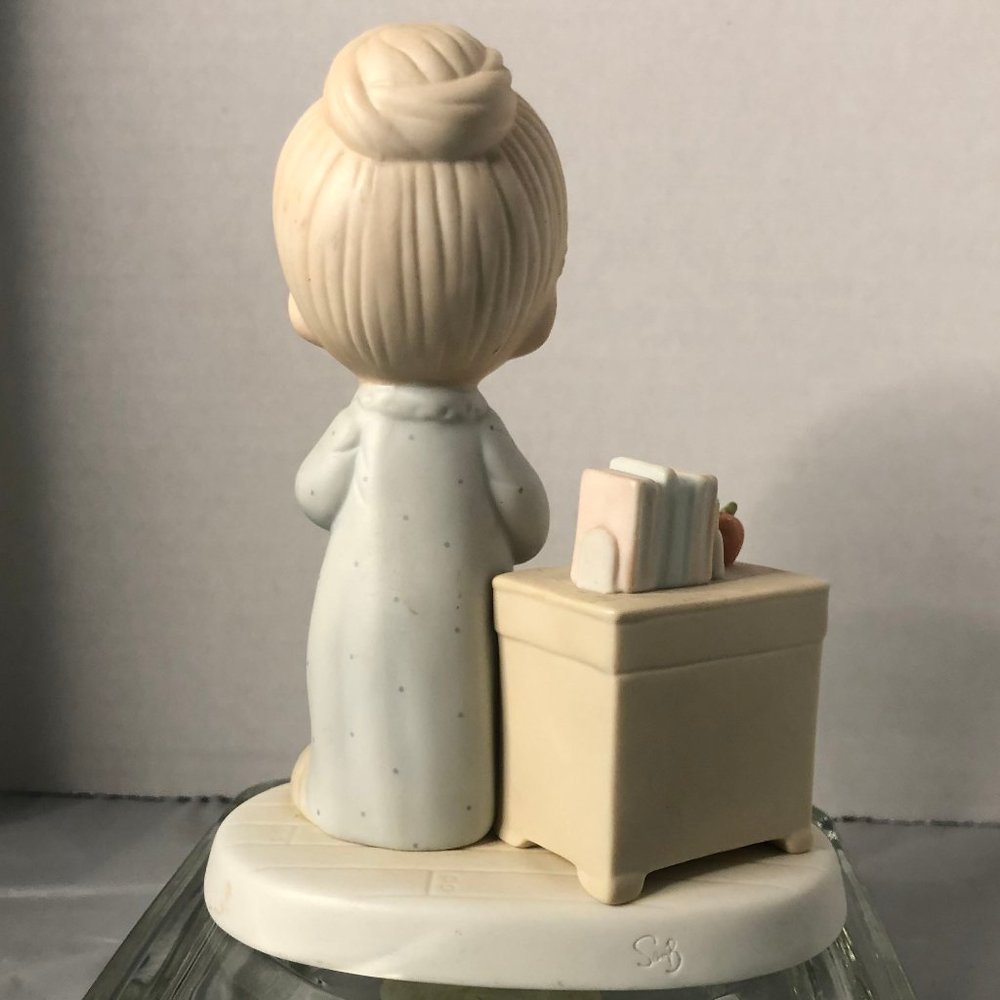 Precious Moments Love Never Fails Figurine - Picture 2 of 5